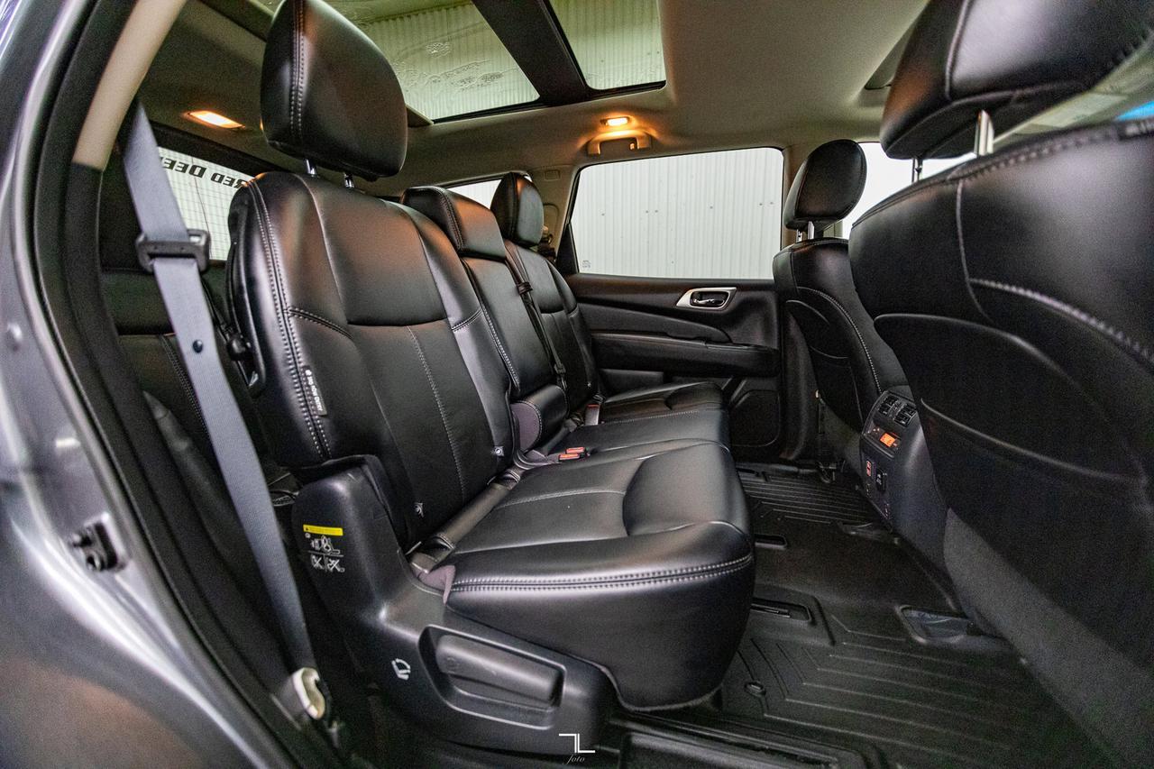 2018 Nissan Pathfinder AWD SL Midnight Edition Leather Roof Nav BCam Red Deer AB