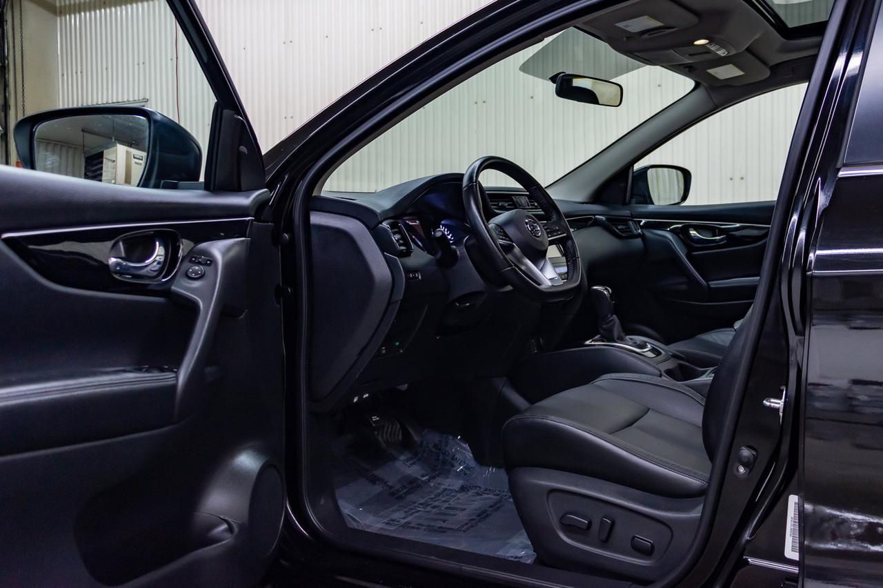 2018 Nissan Qashqai AWD SL Leather Roof Nav Red Deer AB