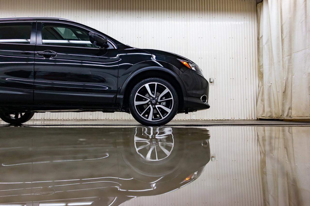 2018 Nissan Qashqai AWD SL Leather Roof Nav Red Deer AB