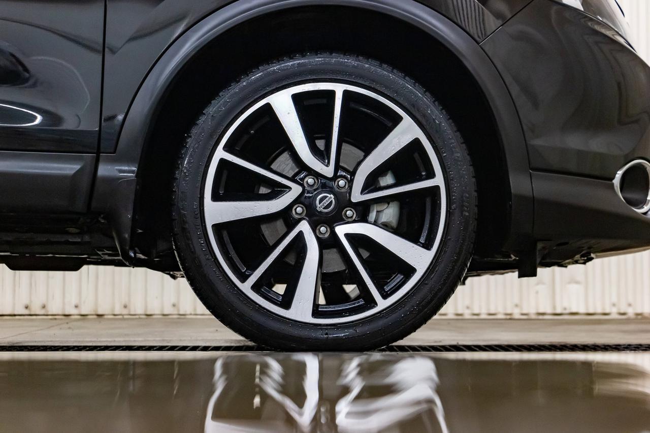 2018 Nissan Qashqai AWD SL Leather Roof Nav Red Deer AB