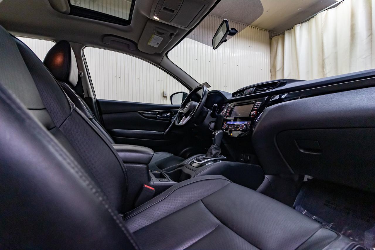 2018 Nissan Qashqai AWD SL Leather Roof Nav Red Deer AB