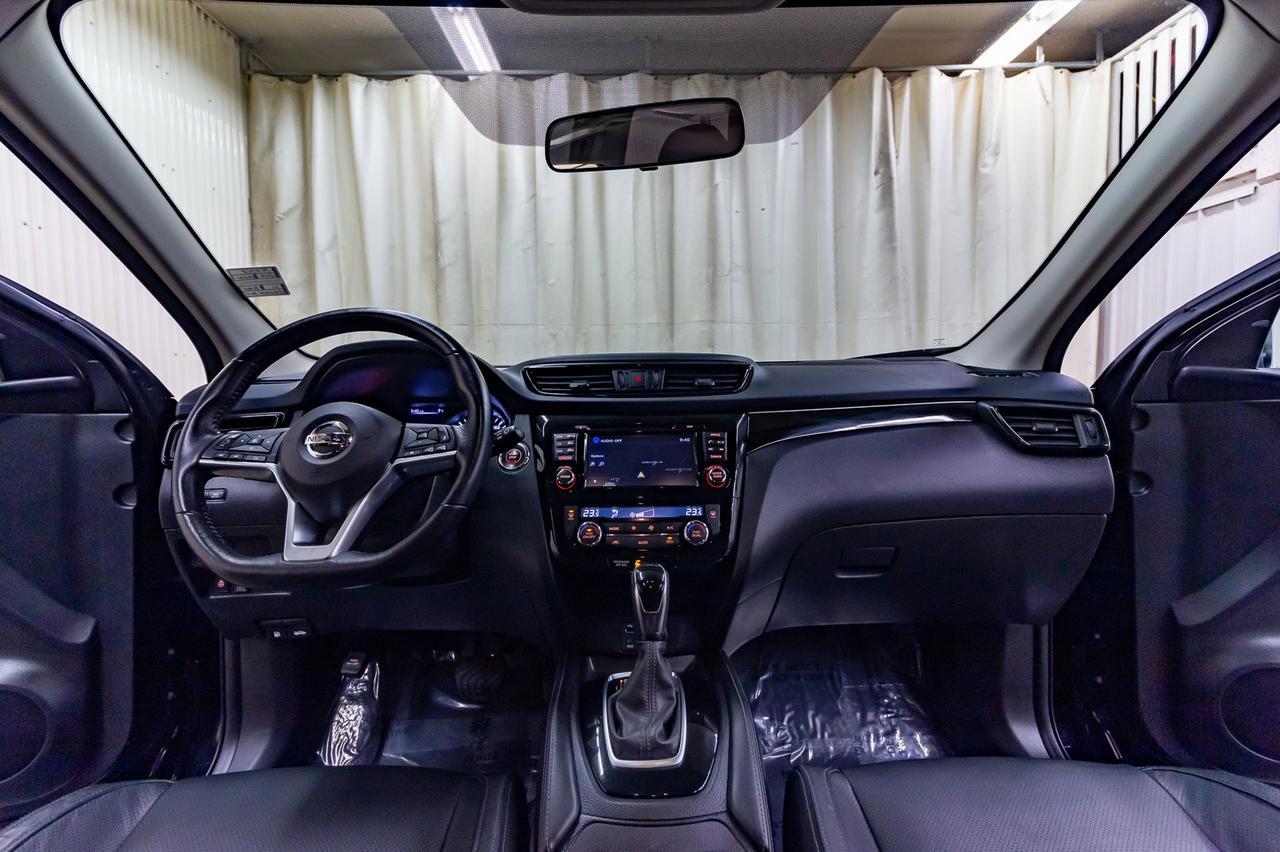 2018 Nissan Qashqai AWD SL Leather Roof Nav Red Deer AB