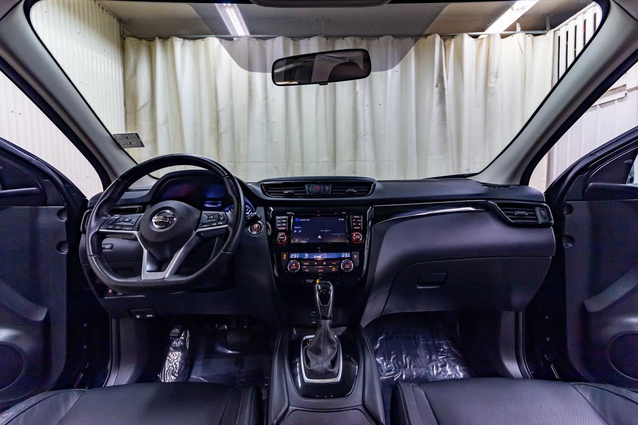 2018 Nissan Qashqai AWD SL Leather Roof Nav Red Deer AB