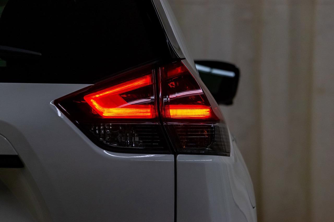 2018 Nissan Rogue AWD Midnight Roof Nav BCam Red Deer AB