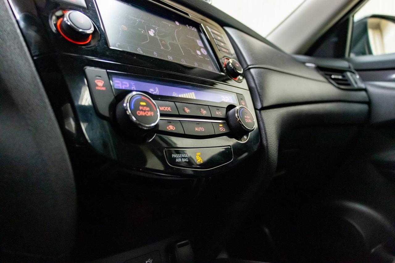 2018 Nissan Rogue AWD Midnight Roof Nav BCam Red Deer AB