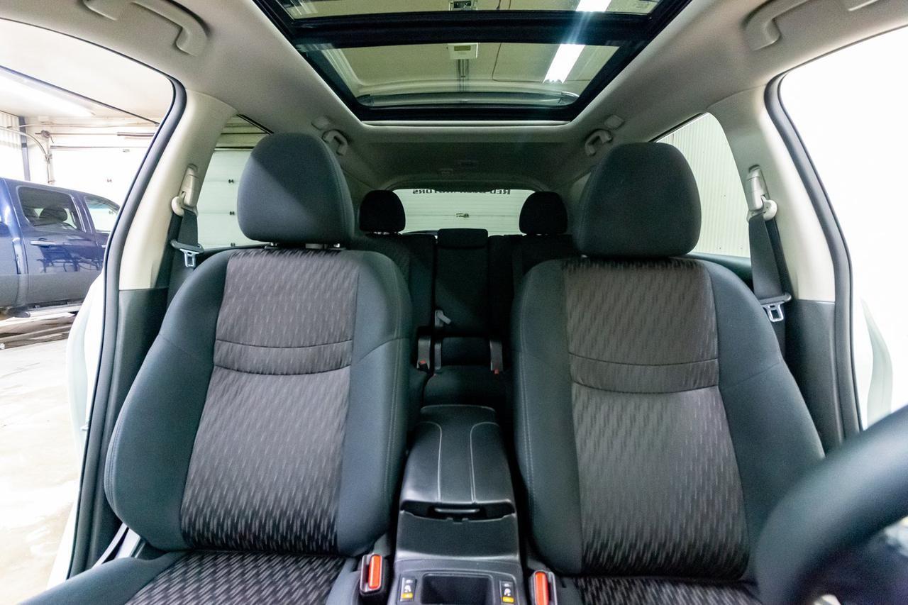 2018 Nissan Rogue AWD Midnight Roof Nav BCam Red Deer AB