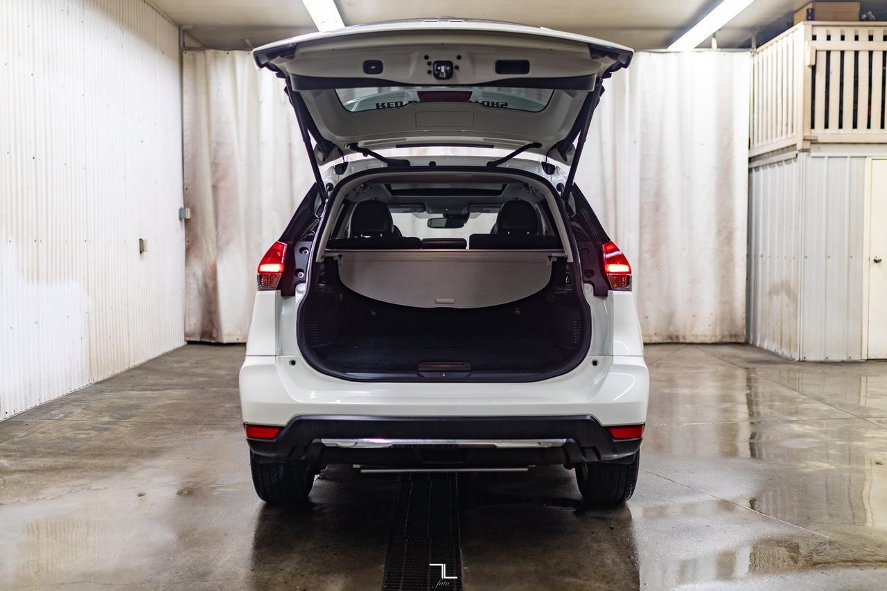2018 Nissan Rogue AWD SL Leather Roof Nav BCam Red Deer AB