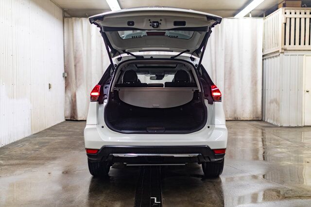 2018 Nissan Rogue AWD SL Leather Roof Nav BCam Red Deer AB
