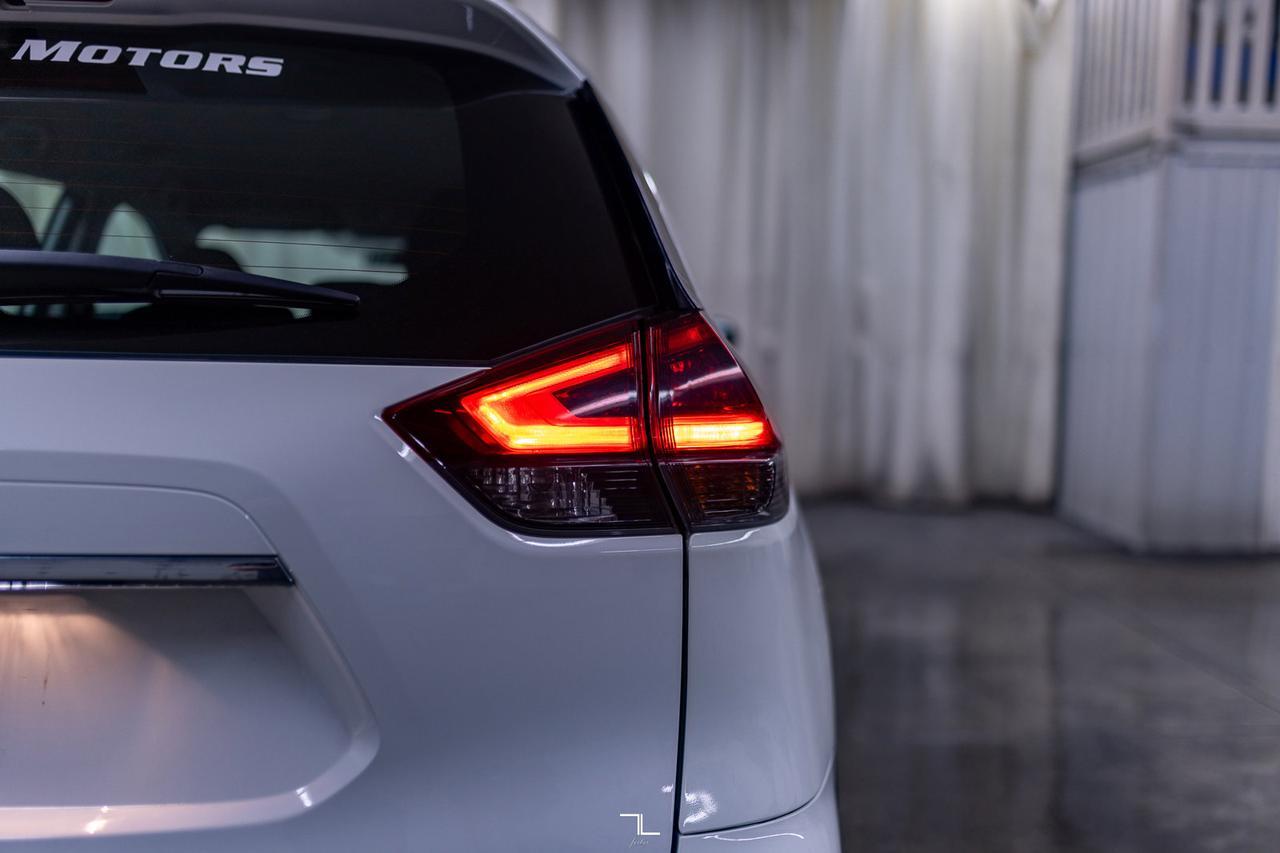 2018 Nissan Rogue SV BCam Red Deer AB