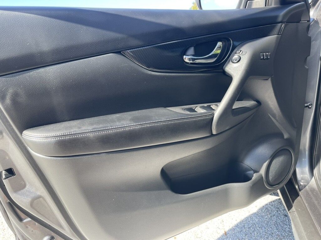 2018 Nissan Rogue SV~NAVIGATION~MEMORY SEATS~ADAPTIVE CRUISE CONTROL~ONLINE FINANC Sarasota FL