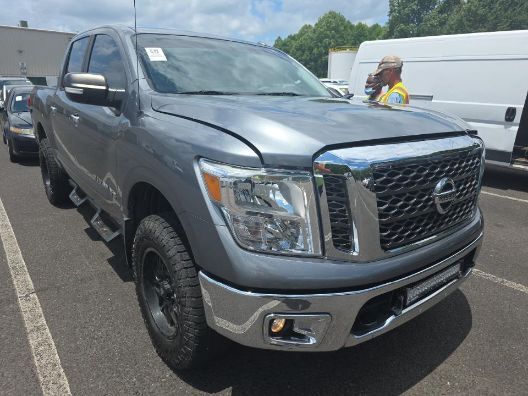 2018 Nissan TITAN SV