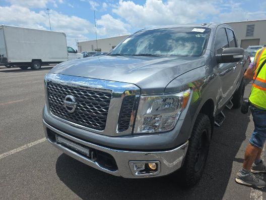 2018 Nissan TITAN SV