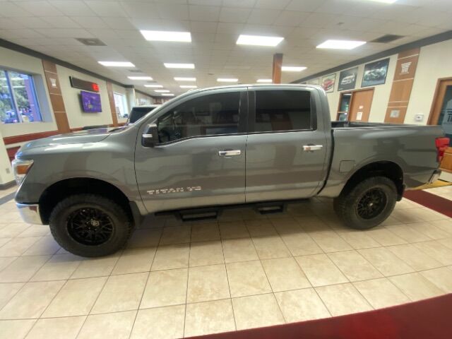 2018 Nissan TITAN SV