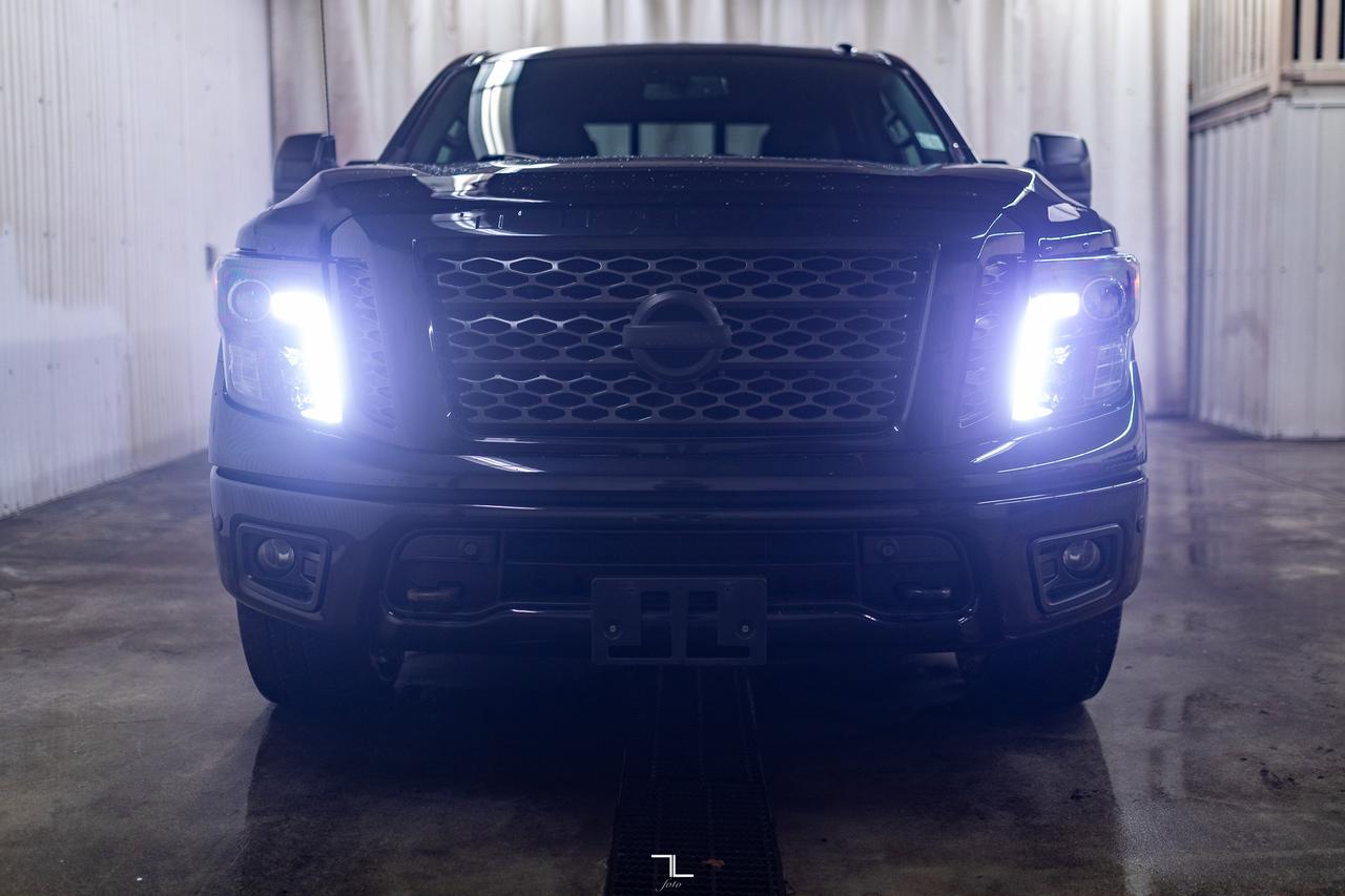 2018 Nissan Titan 4x4 Crew Cab SV Midnight Edition Nav BCam Red Deer AB