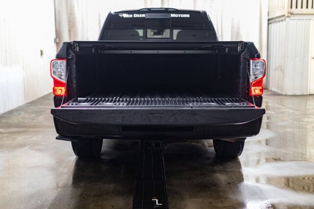 2018 Nissan Titan 4x4 Crew Cab SV Midnight Edition Nav BCam Red Deer AB