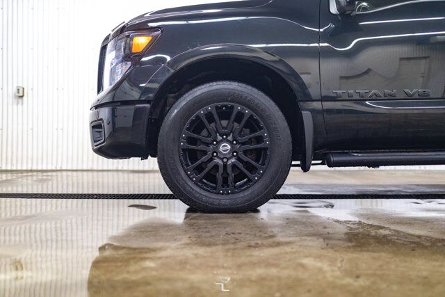 2018 Nissan Titan 4x4 Crew Cab SV Midnight Edition Nav BCam Red Deer AB