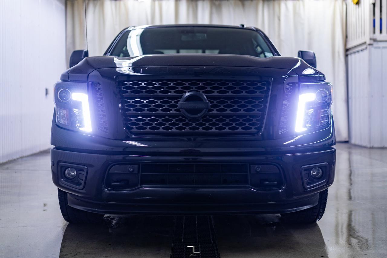 2018 Nissan Titan 4x4 Crew Cab SV Midnight Nav BCam Red Deer AB