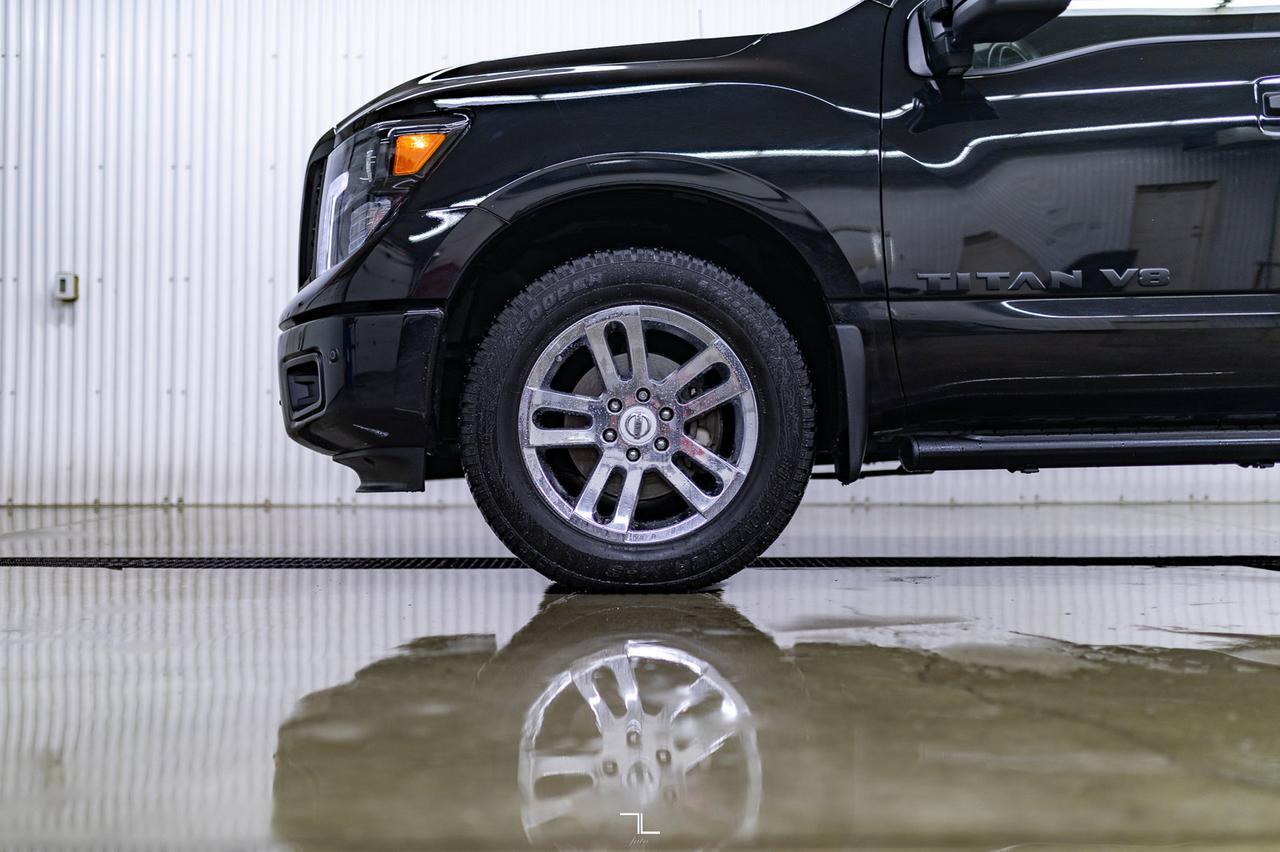 2018 Nissan Titan 4x4 Crew Cab SV Midnight Nav BCam Red Deer AB