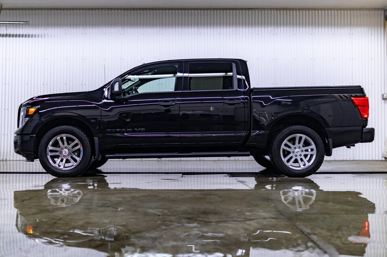 2018 Nissan Titan 4x4 Crew Cab SV Midnight Nav BCam Red Deer AB