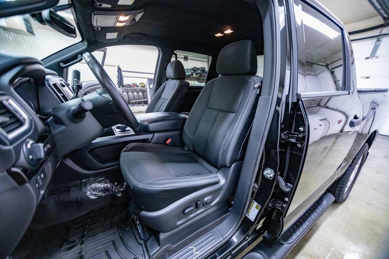 2018 Nissan Titan 4x4 Crew Cab SV Midnight Nav BCam Red Deer AB
