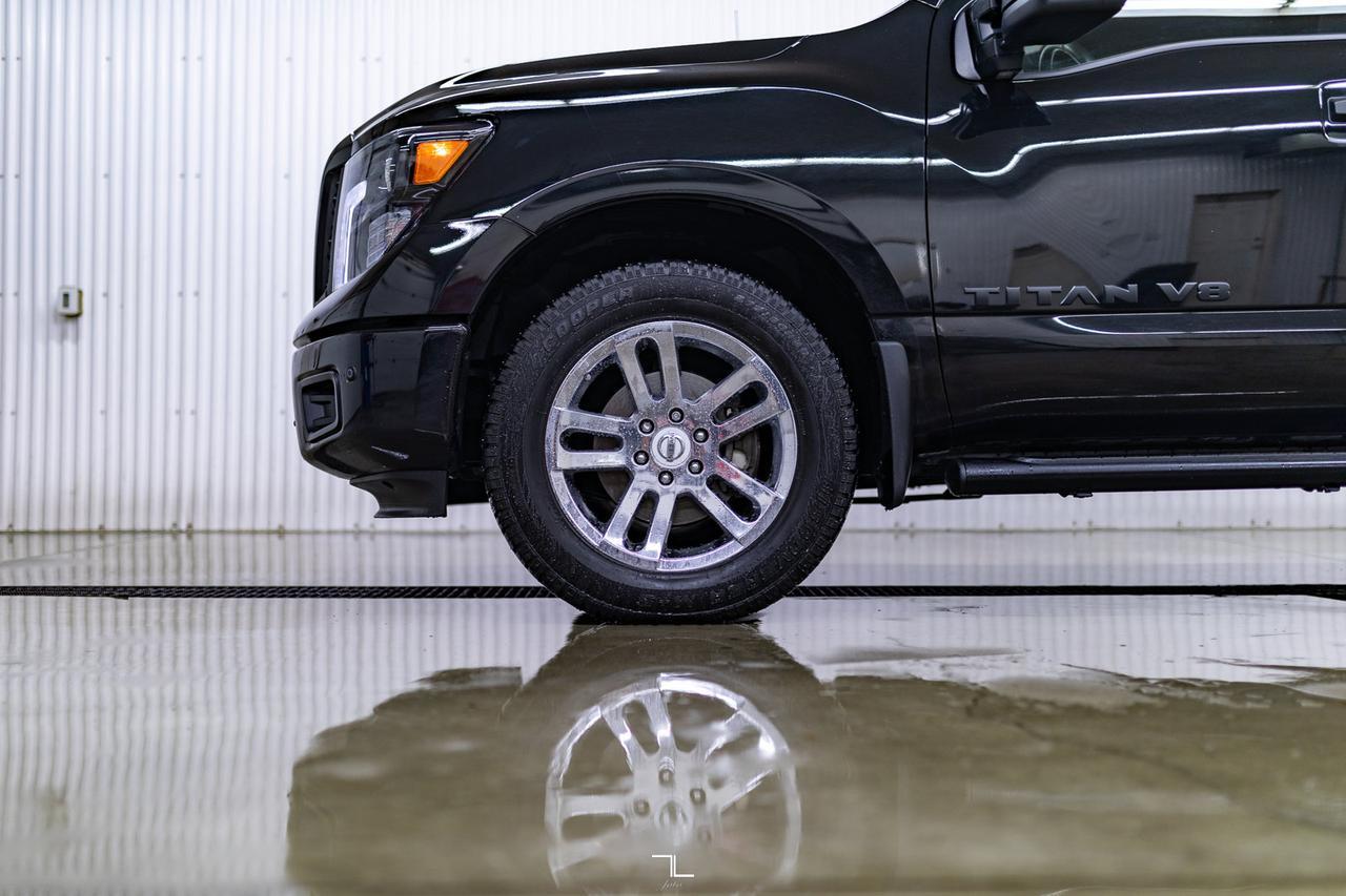2018 Nissan Titan 4x4 Crew Cab SV Midnight Nav BCam Red Deer AB