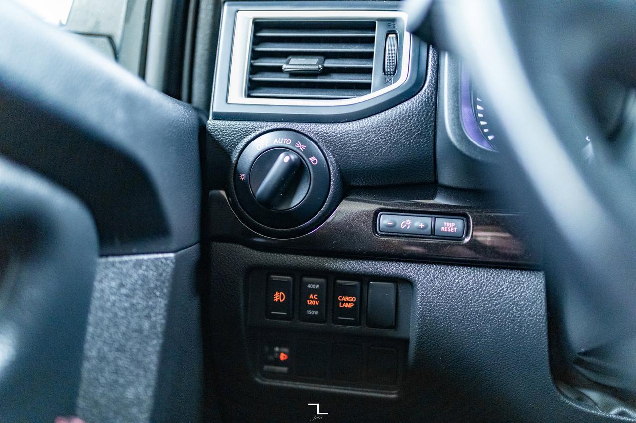 2018 Nissan Titan 4x4 Crew Cab SV Midnight Nav BCam Red Deer AB