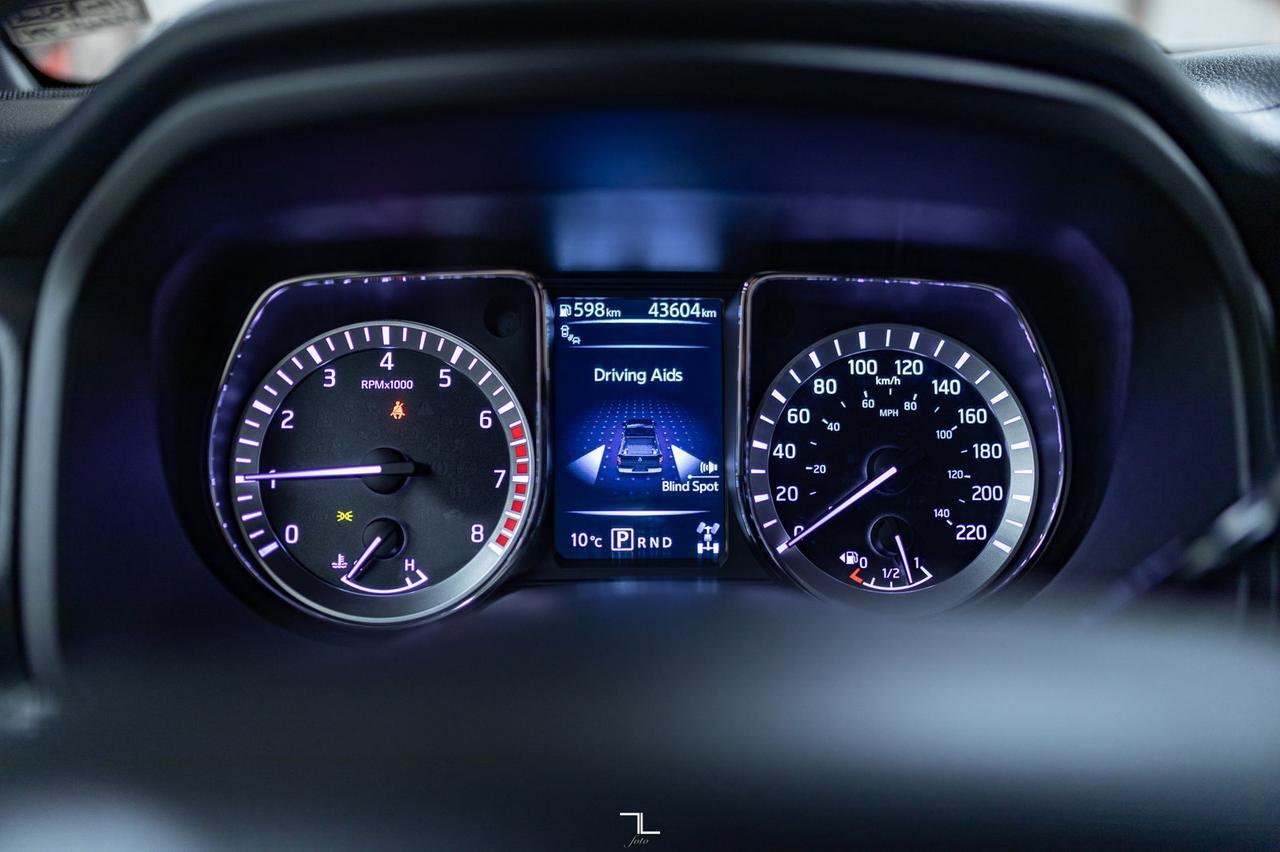 2018 Nissan Titan 4x4 Crew Cab SV Midnight Nav BCam Red Deer AB