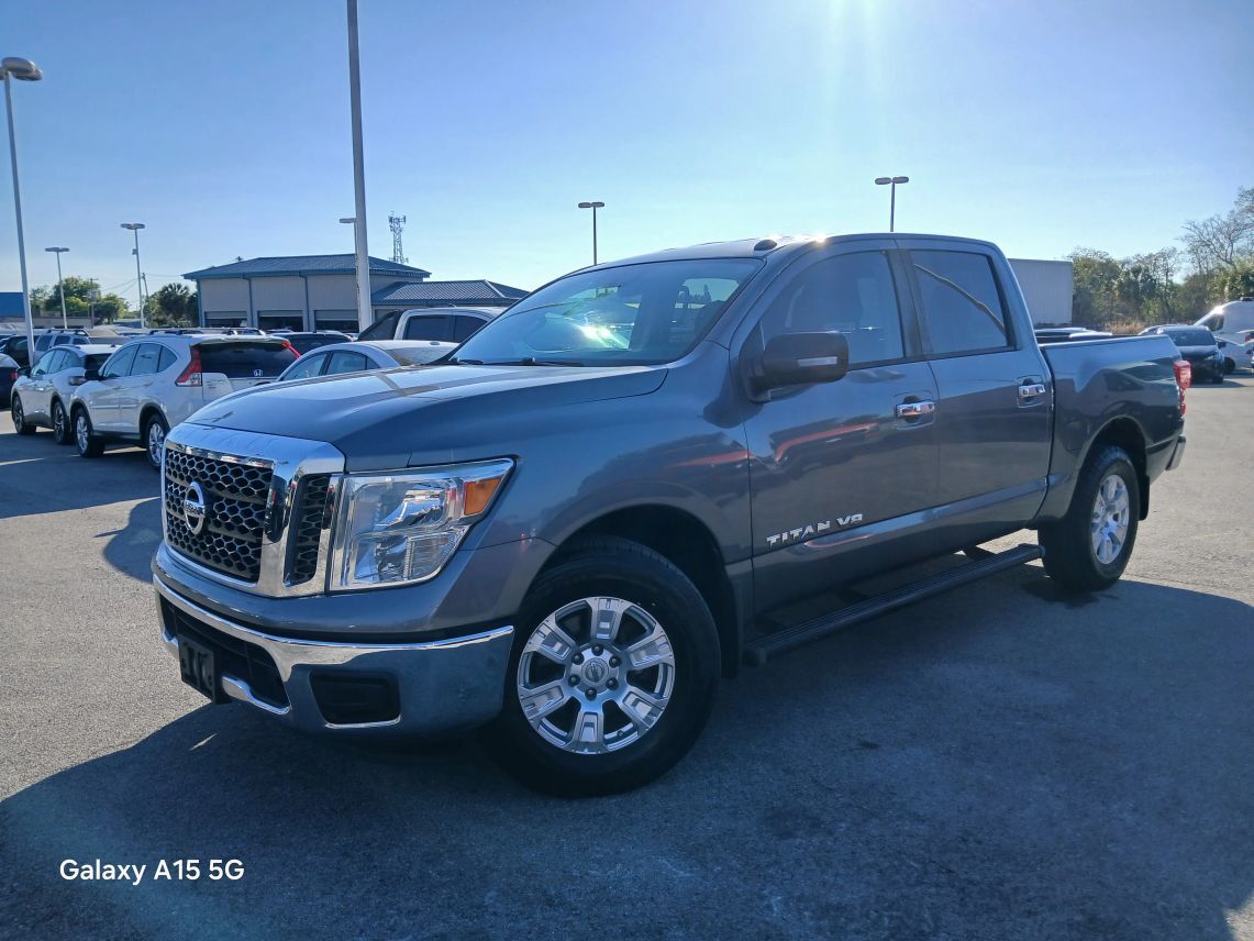2018 Nissan Titan Crew Cab SV Pickup 4D 5 1/2 ft