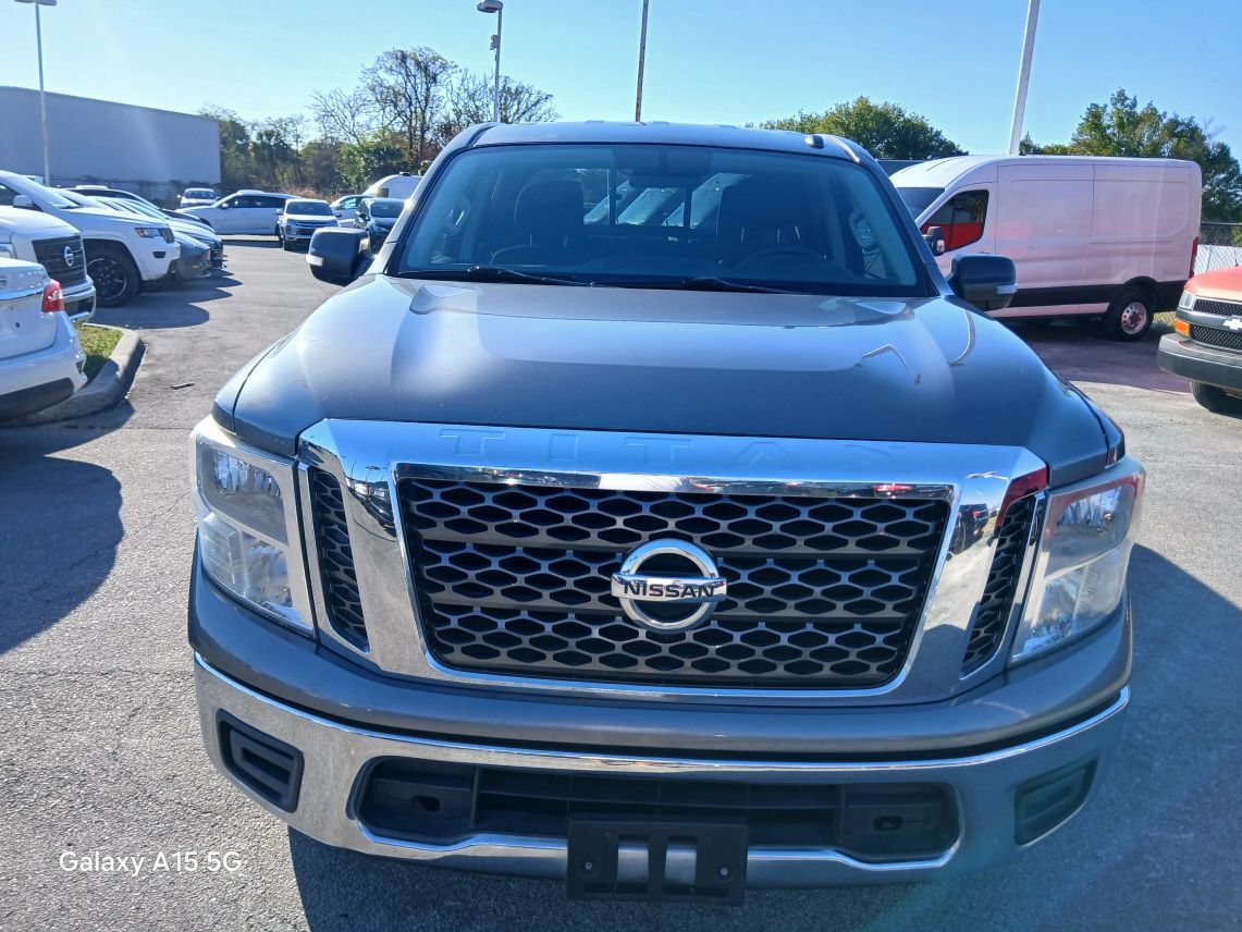 2018 Nissan Titan Crew Cab SV Pickup 4D 5 1/2 ft