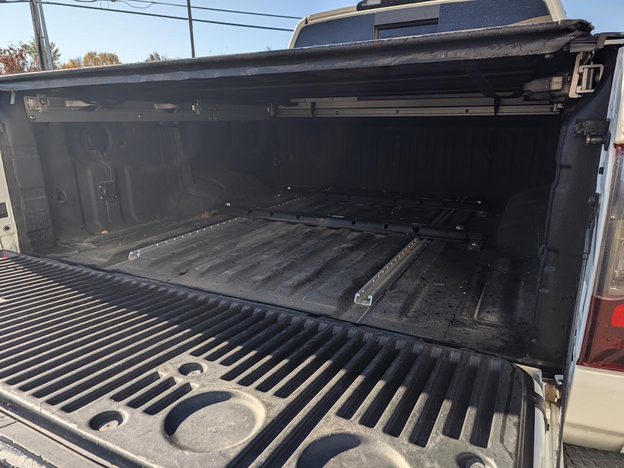 2018 Nissan Titan SV Crew Cab 4x4 | V8 HD | Tow Haul Mode | Keyless Entry | 98L Fuel Tank | Premium Comfort Redwater AB