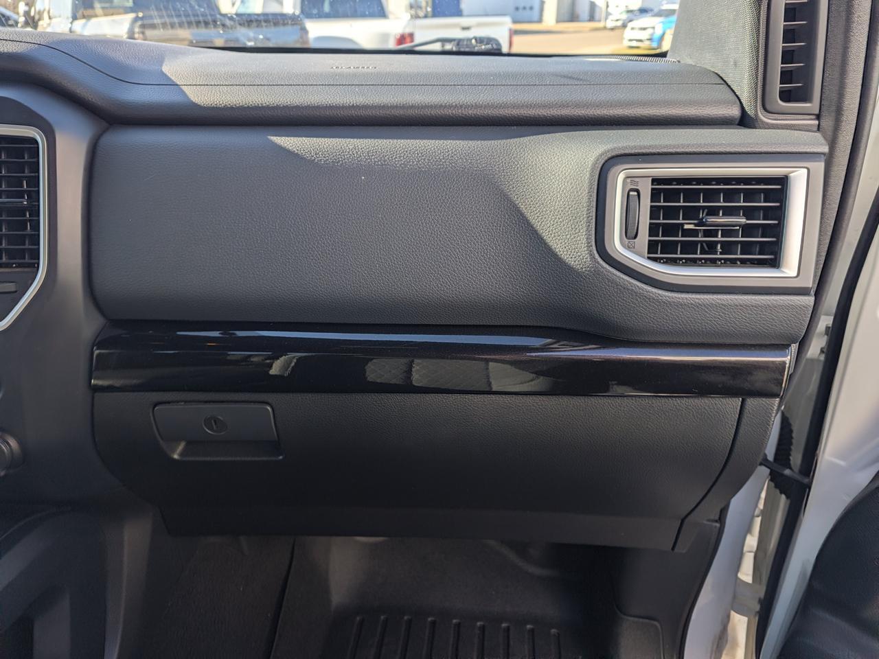 2018 Nissan Titan SV Crew Cab 4x4 | V8 HD | Tow Haul Mode | Keyless Entry | 98L Fuel Tank | Premium Comfort Redwater AB