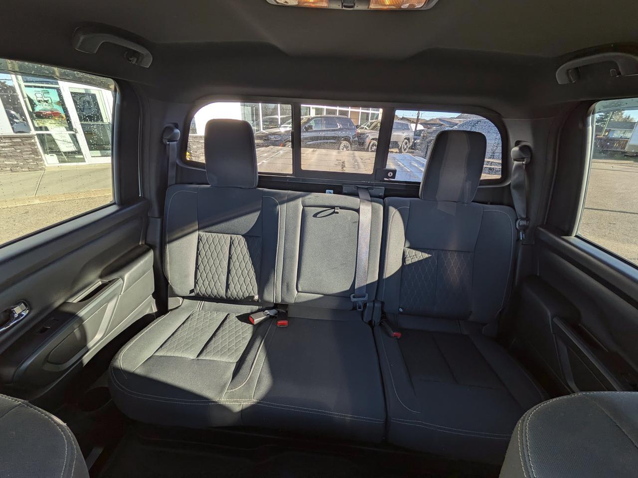 2018 Nissan Titan SV Crew Cab 4x4 | V8 HD | Tow Haul Mode | Keyless Entry | 98L Fuel Tank | Premium Comfort Redwater AB