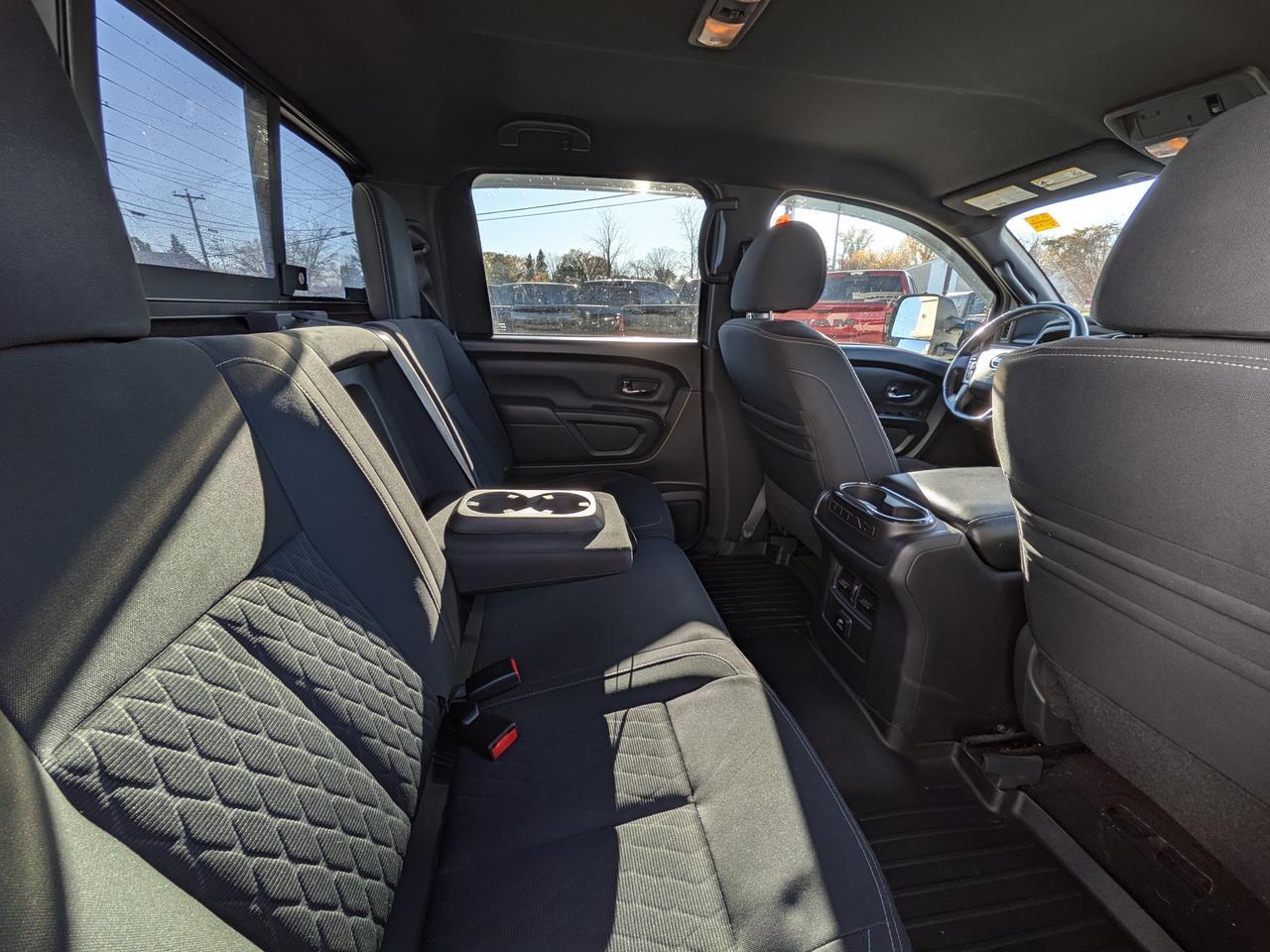 2018 Nissan Titan SV Crew Cab 4x4 | V8 HD | Tow Haul Mode | Keyless Entry | 98L Fuel Tank | Premium Comfort Redwater AB