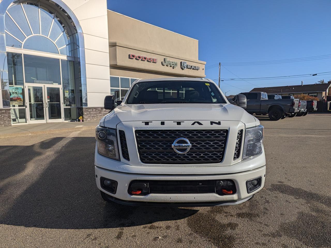 2018 Nissan Titan SV Crew Cab 4x4 | V8 HD | Tow Haul Mode | Keyless Entry | 98L Fuel Tank | Premium Comfort Redwater AB