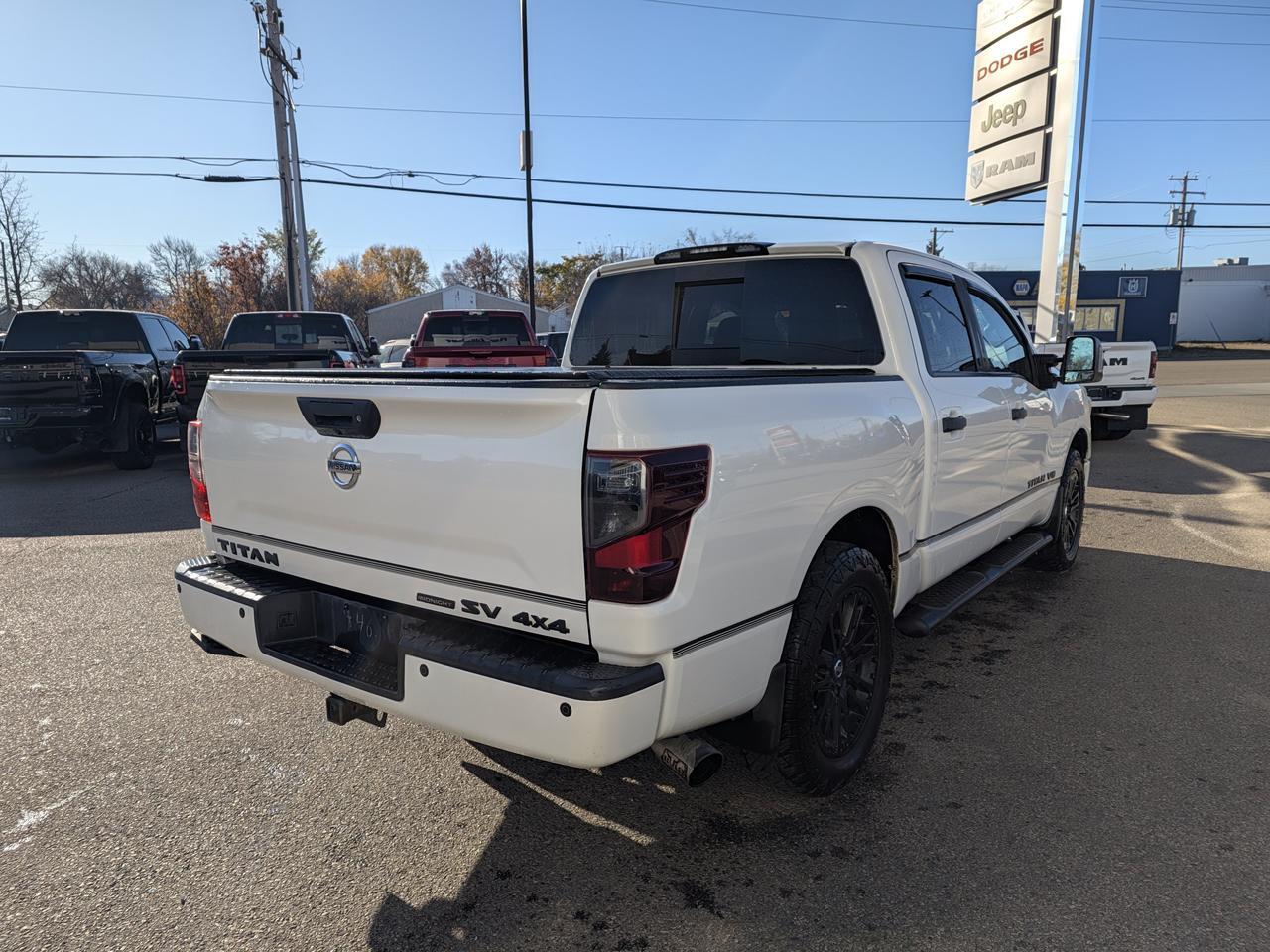 2018 Nissan Titan SV Crew Cab 4x4 | V8 HD | Tow Haul Mode | Keyless Entry | 98L Fuel Tank | Premium Comfort Redwater AB