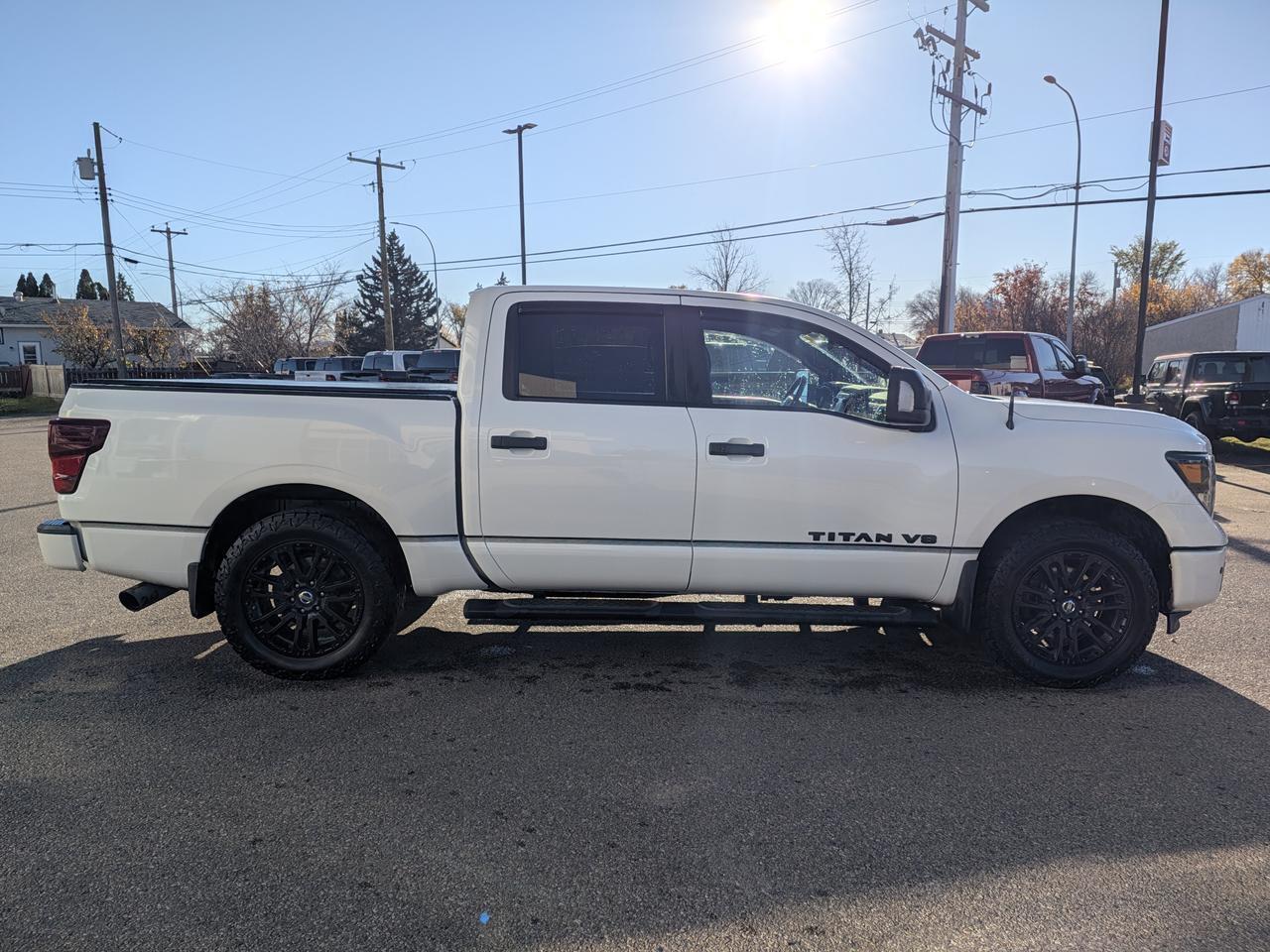 2018 Nissan Titan SV Crew Cab 4x4 | V8 HD | Tow Haul Mode | Keyless Entry | 98L Fuel Tank | Premium Comfort Redwater AB