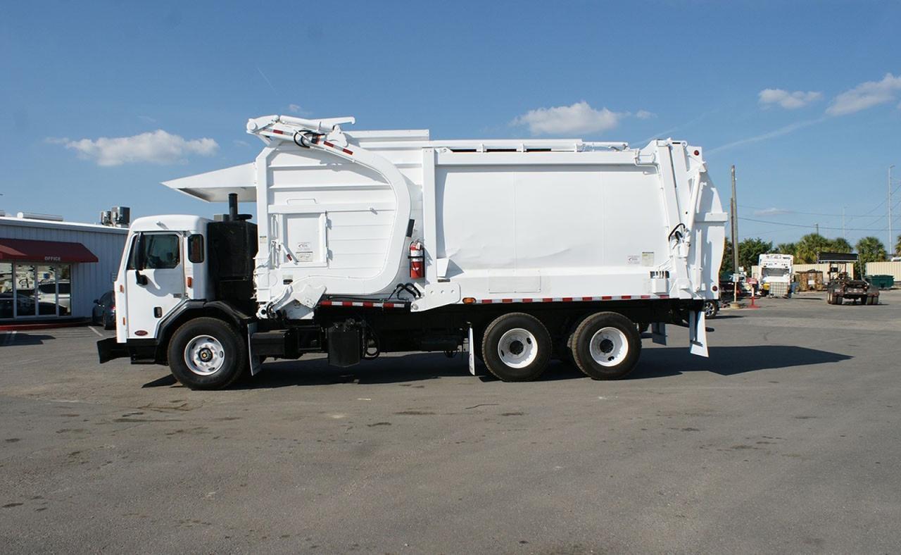 2018 Peterbilt 520 40 Yard Heil Front Loader Garbage Truck