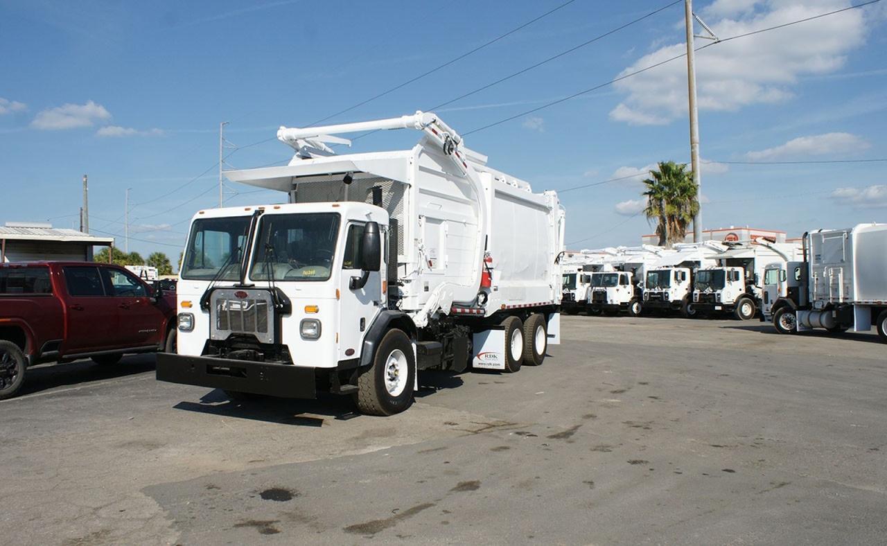 2018 Peterbilt 520 40 Yard Heil Front Loader Garbage Truck
