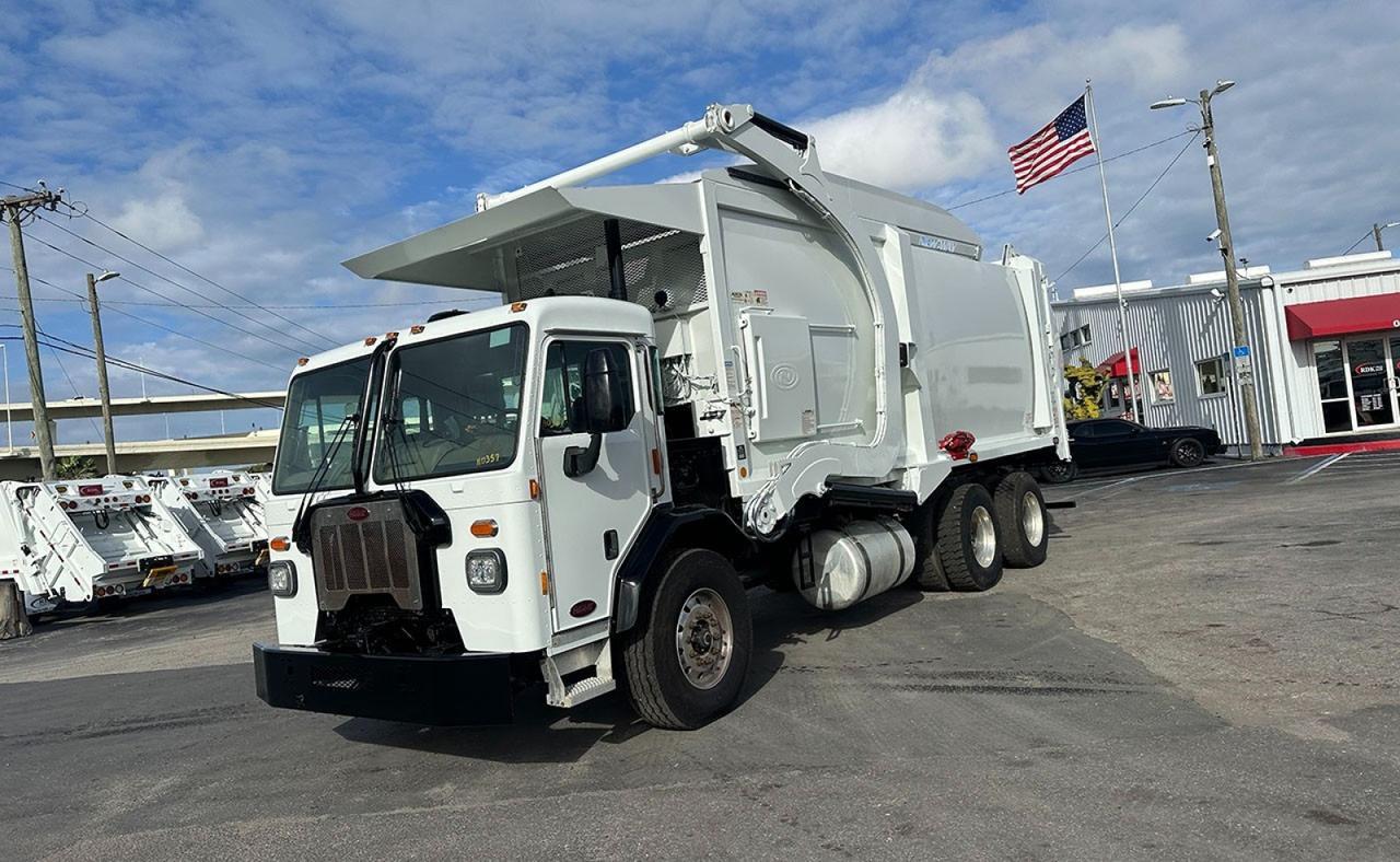 2018 Peterbilt 520 40 Yard New Way Front Loader Garbage Truck