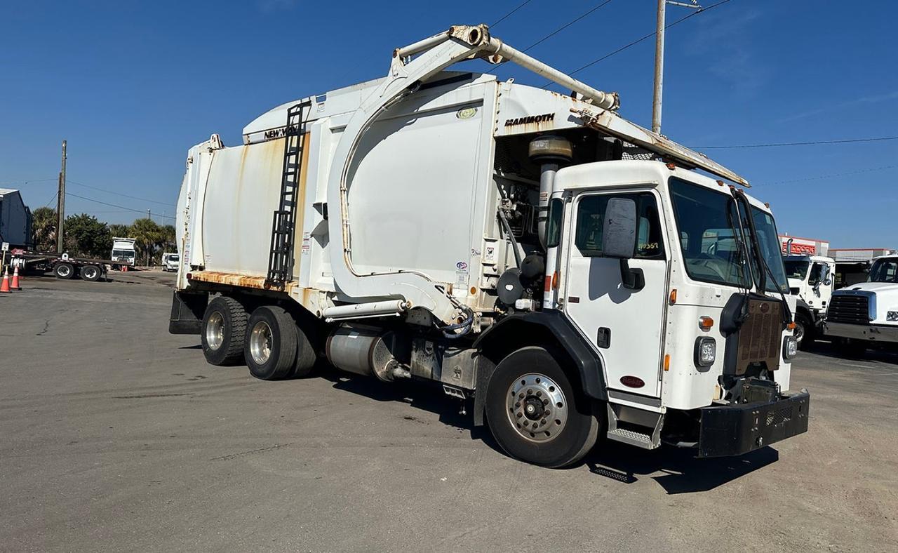 2018 Peterbilt 520 40 Yard New Way Front Loader Garbage Truck