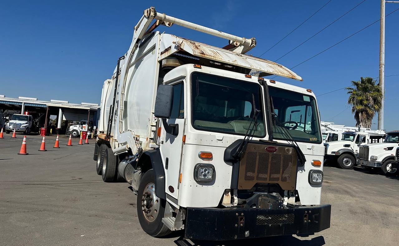 2018 Peterbilt 520 40 Yard New Way Front Loader Garbage Truck