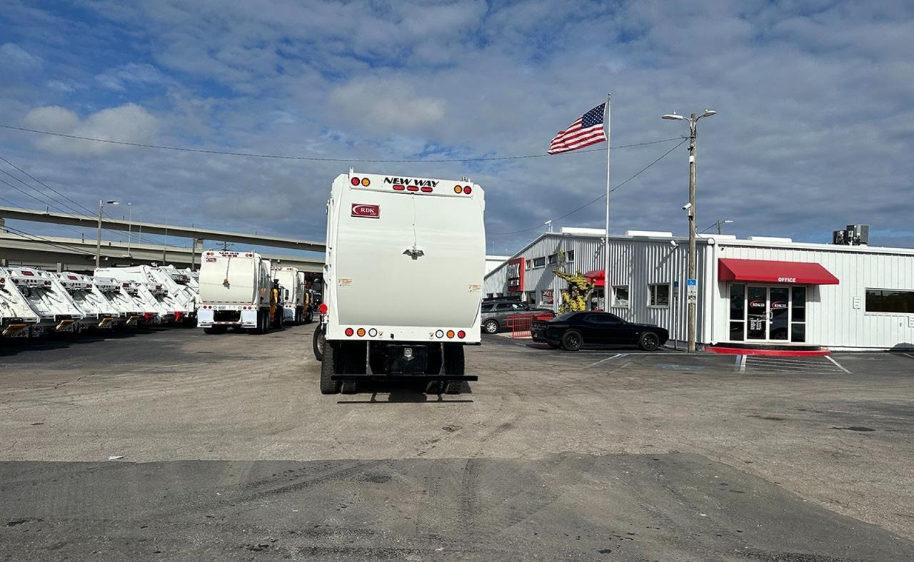 2018 Peterbilt 520 40 Yard New Way Front Loader Garbage Truck Tampa FL