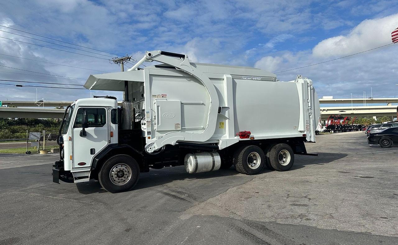 2018 Peterbilt 520 40 Yard New Way Front Loader Garbage Truck