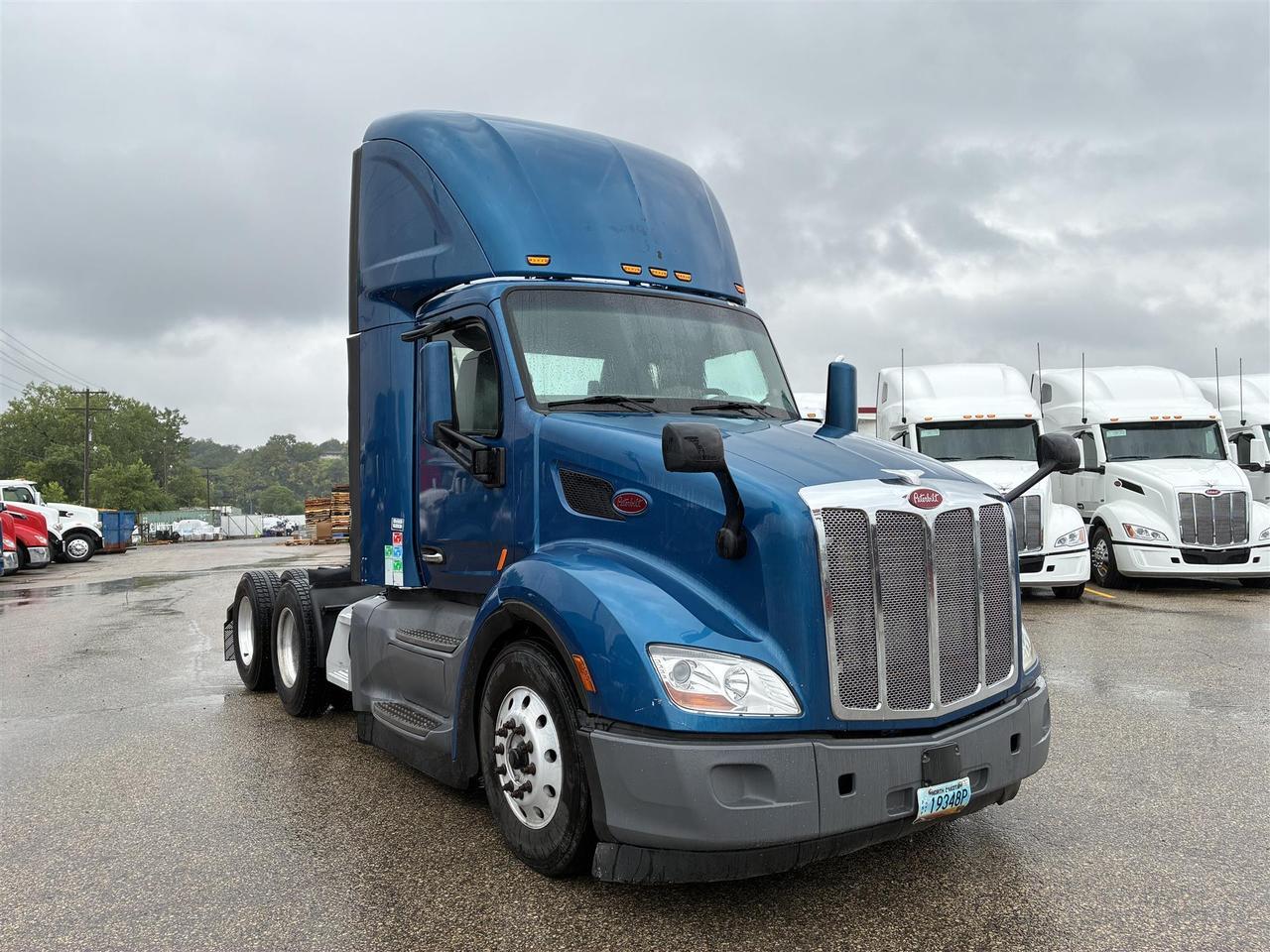 2018 Peterbilt 579 in South St. Paul, MN — photo 4