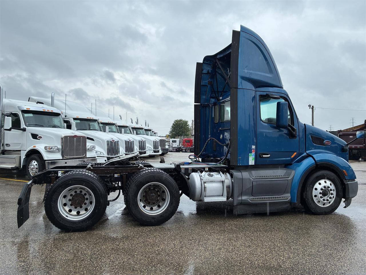 2018 Peterbilt 579 in South St. Paul, MN — photo 3