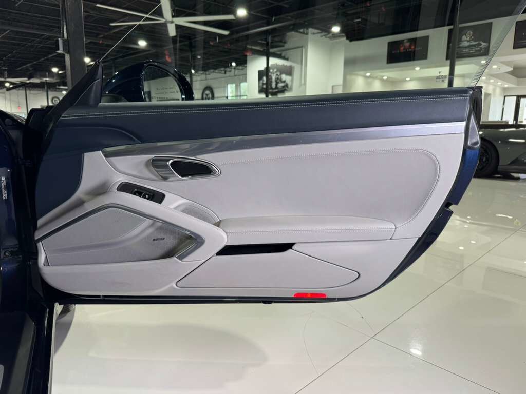 2018 Porsche 911 Carrera Night Blue Metallic paint, Bose audio, Porsche active suspension management AND MUCH MORE!! Fort Lauderdale FL