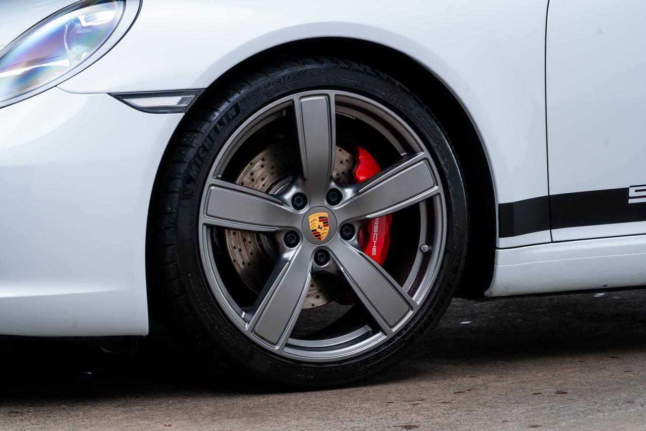 2018 Porsche 911 Carrera S Premium Package / Sport Pkg / Slide Tilt Glass Sun Portland OR