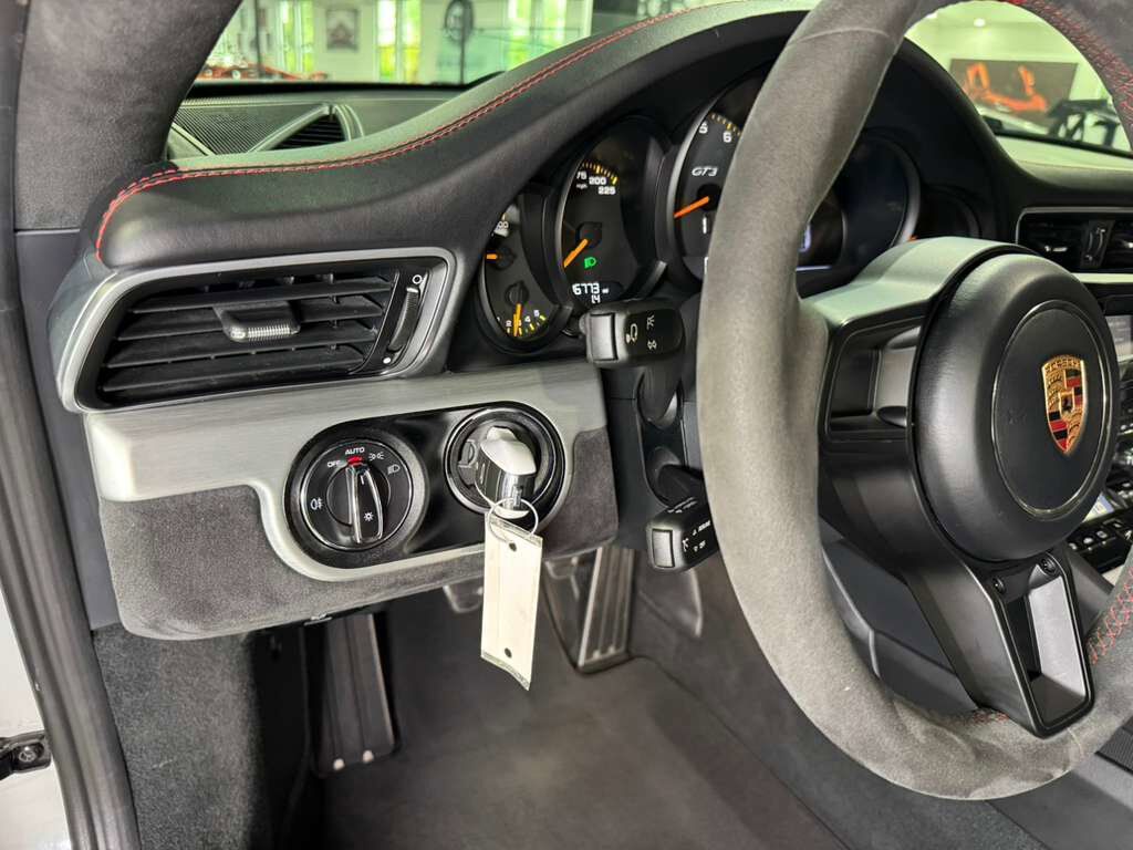 2018 Porsche 911 GT3 6-SPEED MANUAL!! Sport Chrono pack, extended leather, PDCC, carbon bucket seats AND MORE!! Fort Lauderdale FL