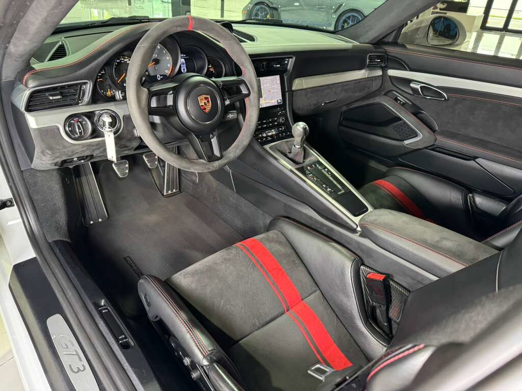 2018 Porsche 911 GT3 6-SPEED MANUAL!! Sport Chrono pack, extended leather, PDCC, carbon bucket seats AND MORE!! Fort Lauderdale FL