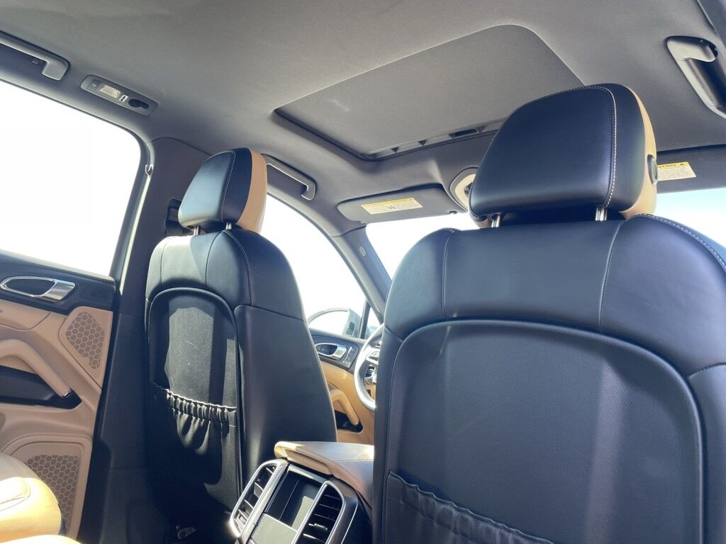 2018 Porsche Cayenne CLEAN CAR FAX~DUAL-ZONE CLIMATE CONTROL~HEATED SEATS~LEATHER TRIMMED SEATS~NAVIGATION~LIP REAR SPOILER~SPORT PACKAGE~TRAILER WIRING~VIDEO MONITOR Sarasota FL